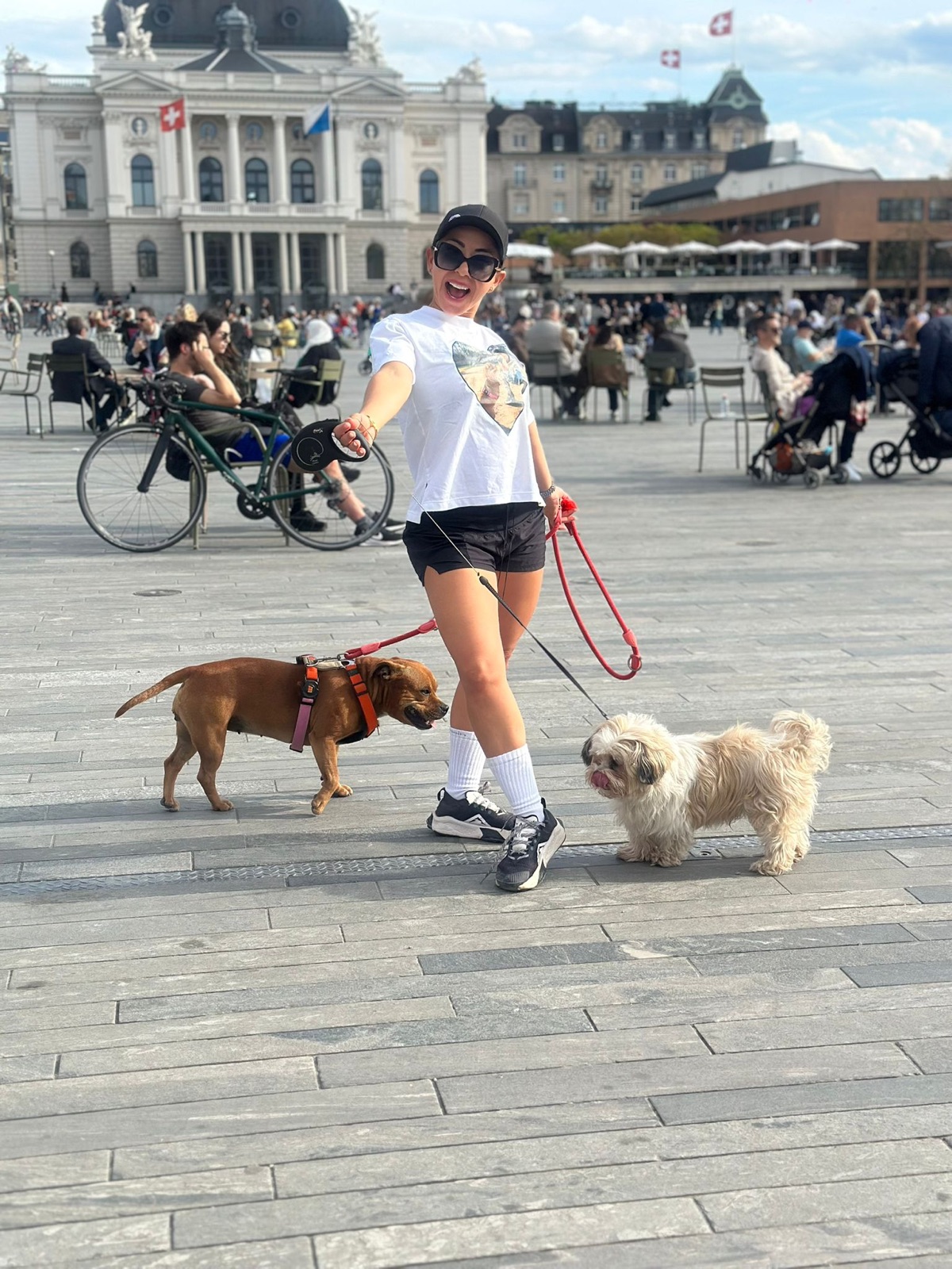Zurich con dos perros